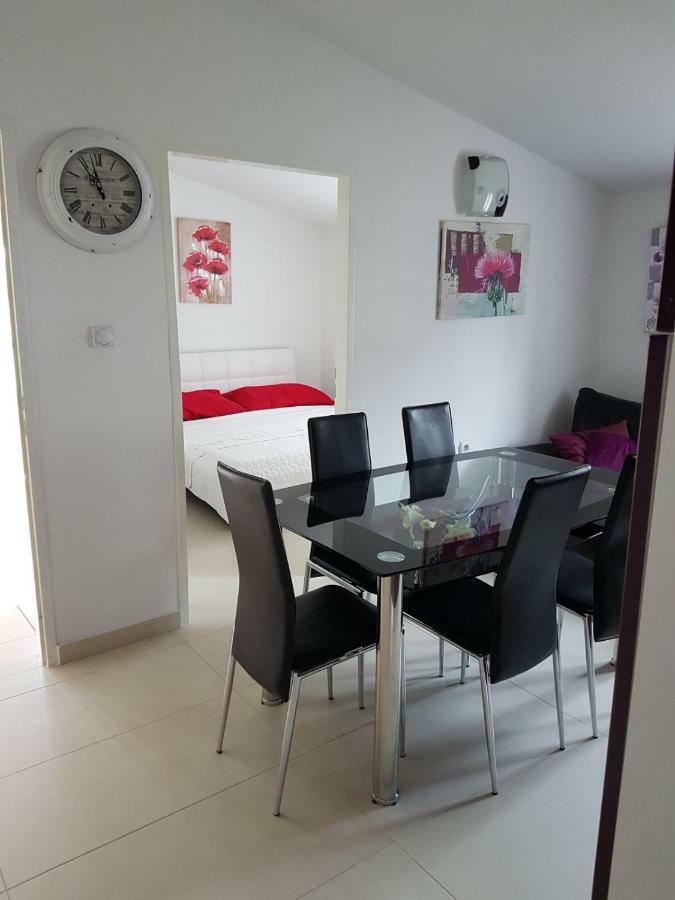 Apartment Dijana Kaštela Екстериор снимка